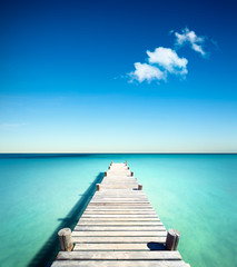 wakacje na plaży pontonowe drewno