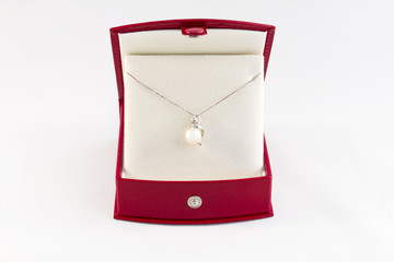 Collana con ciondolo di perla e diamanti