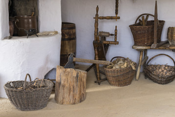 wnętrze starej chaty