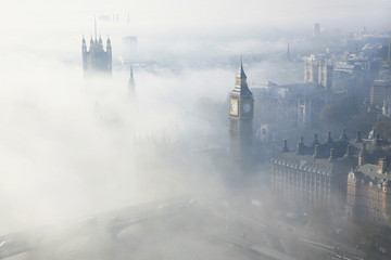 Heavy fog hits London