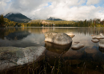 Tatrzańskie jezioro Strbskie Pleso na Słowacji