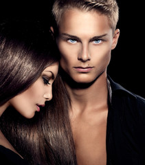 Piękny seksowny para portret. Wzorcowy mężczyzna z dziewczyny pozować