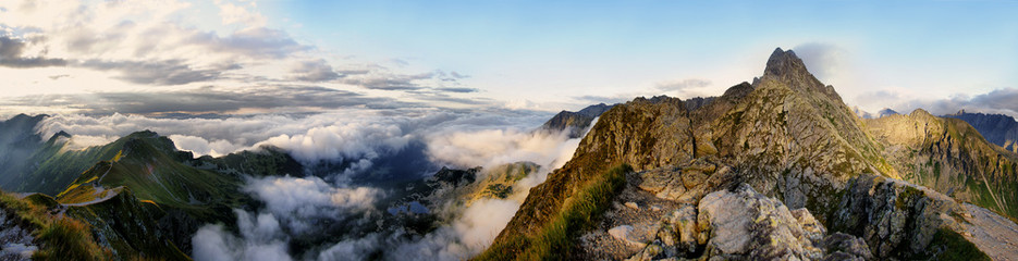 Panorama okolicy Swinica, Tatry