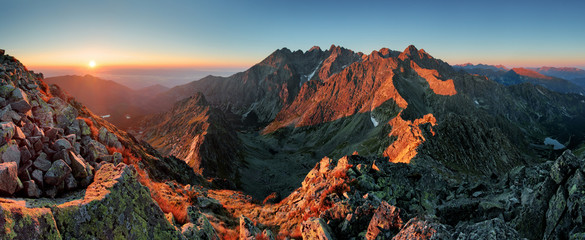 Panorama górski krajobraz jesienią