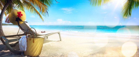 sztuka Krzesło plażowe i kapelusz na piaszczystej plaży. Koncepcja odpoczynku, relaxat