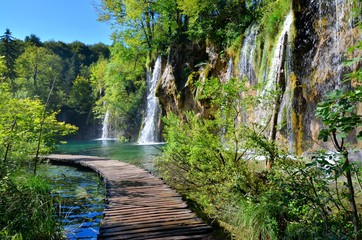 Boardwalk przez wodospady Parku Narodowego Jezior Plitwickich, Chorwacja