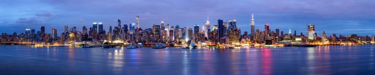Manhattan Skyline bei Nacht New York USA
