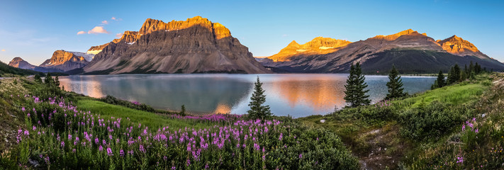 Panorama wschód słońca przy Bow Lake, Park Narodowy Banff