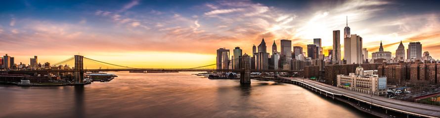 Brooklyn Bridge panorama o zachodzie słońca