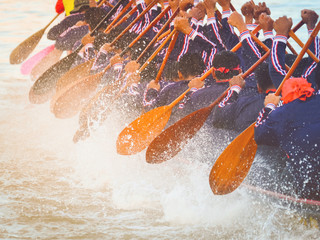 Zamknij się z wyścigu zespołu wioślarskiego
