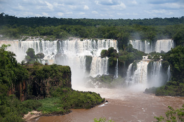 wodospady Iguazú widziane po brazylijskiej stronie