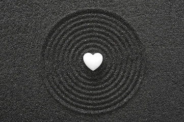 Ogród ZEN z piaskiem i sercem