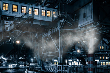 Stacja 125 podmiejskich podmiejskich w Harlemie w Nowym Jorku z nastrojowym monochromatycznym efektem kinowym.