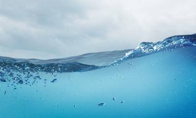 Podwodny widok na ocean. Różne środki przekazu