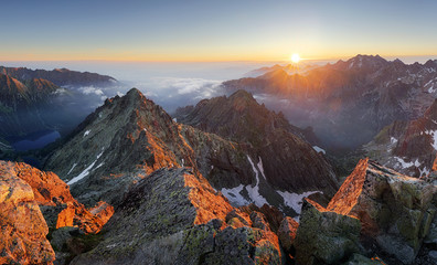 Halny zmierzch panoramy krajobraz w Tatras, Rysy, Sistani