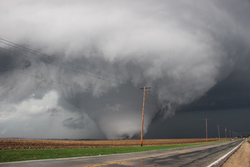 Potężne tornado EF4, które uderzyło w Fairdale, IL. Historyczne wydarzenie pogodowe dla północnego Illinois.