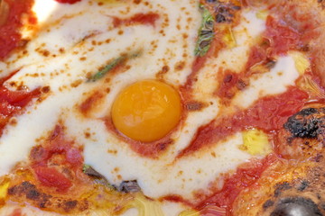 pizza z jajkiem