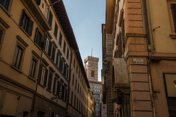 Okiennice włochy uliczki przedmieścia