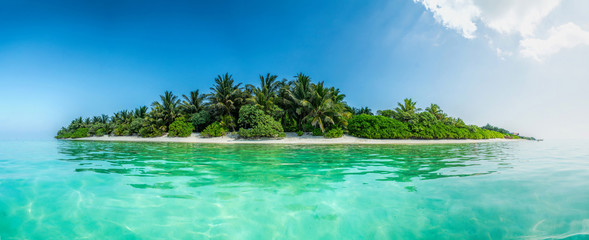 Thoddoo island panorama
