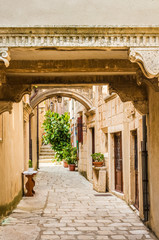 Chorwacja - wyspa Korcula. Urokliwe uliczki miasta Korcula