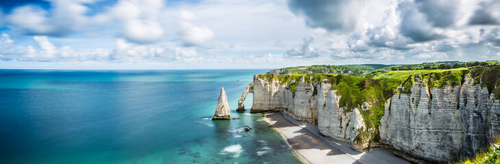 Panorama w Etretat / Francja wybrzeżu alabastrowym