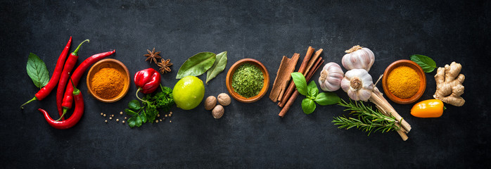 Różne zioła i przyprawy