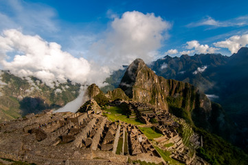 Pejzaż górski z miastem Machu Picchu w Peru