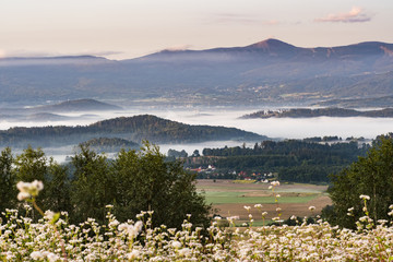 Kotlina Jeleniogórska ze Śnieżką, Sudety, Polska