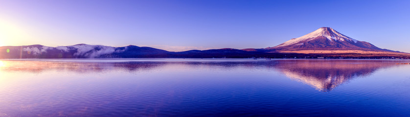 Góra Fuji i góra Yamanaka do góry nogami Fuji