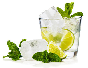 Caipirinha orzeźwiający i pyszny koktajl.