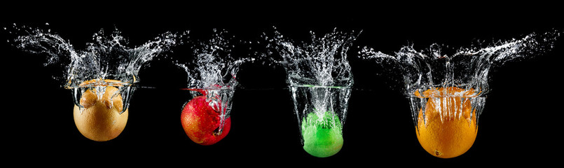 plusk owoców w wodzie