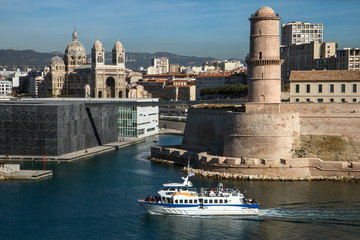 Port w Marsylii z Mucem i Fort Saint Jean, major, od parku Pharo,