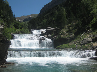 Valle de Ordesa, Pireneje, Hiszpania - efektowne kaskady Gradas de Soaso