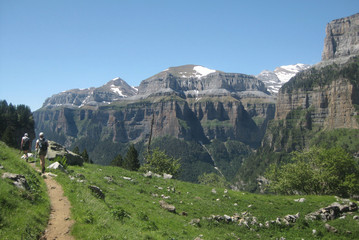 Valle de Ordesa, Pireneje, Hiszpania - niezwykle widokowa ścieżka Faja de Pelay 