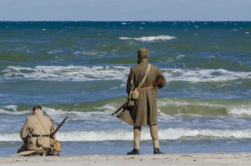 STAGOWANIE BITWY DLA KOLOBRZEGA - polskich żołnierzy nad brzegiem morza