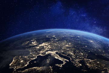 Europa nocą z kosmosu, światła miasta, elementy z NASA