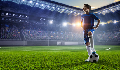 Mały mistrz piłki nożnej. Różne środki przekazu