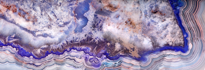 agat w kolorze szarym i niebieskim