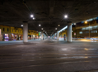 Der Weg unter der Hardbrücke
