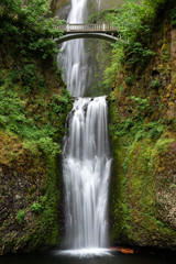Multnomah Spada w Columbia River Gorge, Oregon, USA