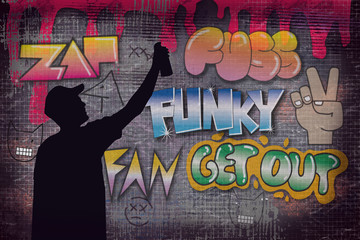 Uliczny artysta maluje kolorowe graffiti na ścianie w nocy - koncepcja sztuki współczesnej z miejskim facetem maluje na żywo murales z aerozolowym sprayem kolorowym - ilustracja