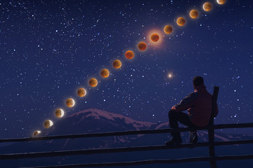 Turysta lubi zaćmienie księżyca