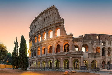 Colosseum przy wschodem słońca, Rzym, Włochy