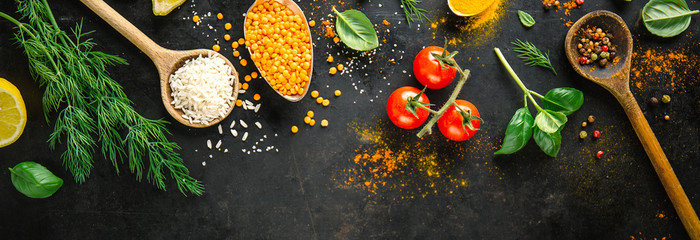 RUSTYKALNE PRZYPRAWY NA RETRO TLE