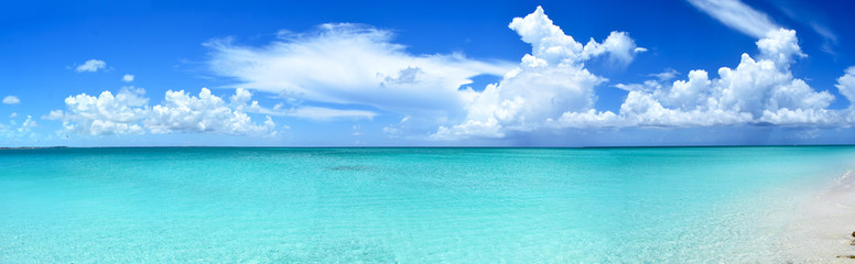 Turks i Caïcos, Grace Bay - Pięćdziesiąt odcieni błękitu