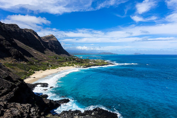 Hawajskie morze z urwiska, O'ahu, Hawaje