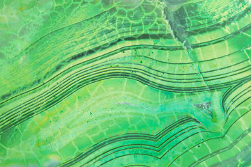 Zielony, teksturowany kamień cięty