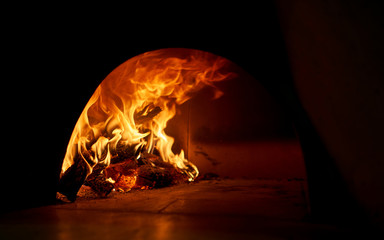 piec do pizzy opalany drewnem