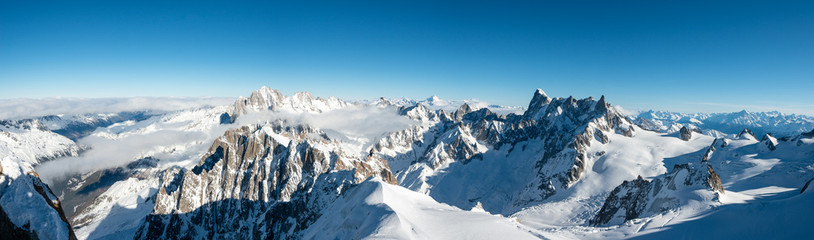 piękny panoramiczny krajobraz widok europy alps krajobraz z aiguille du midi chamonix we francji