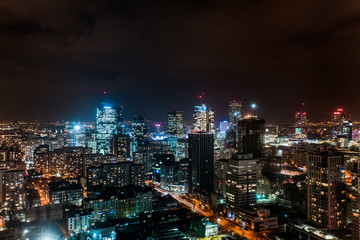 Widok na Warszawę nocą